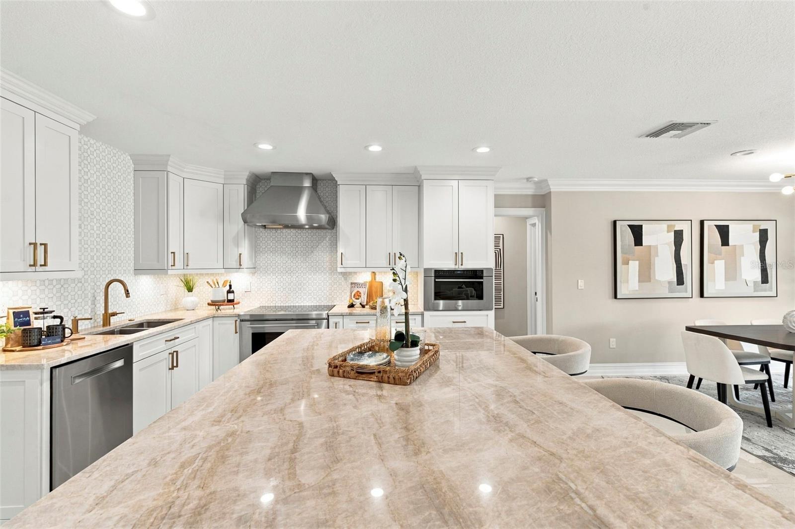 3905 FONTAINEBLEAU DR