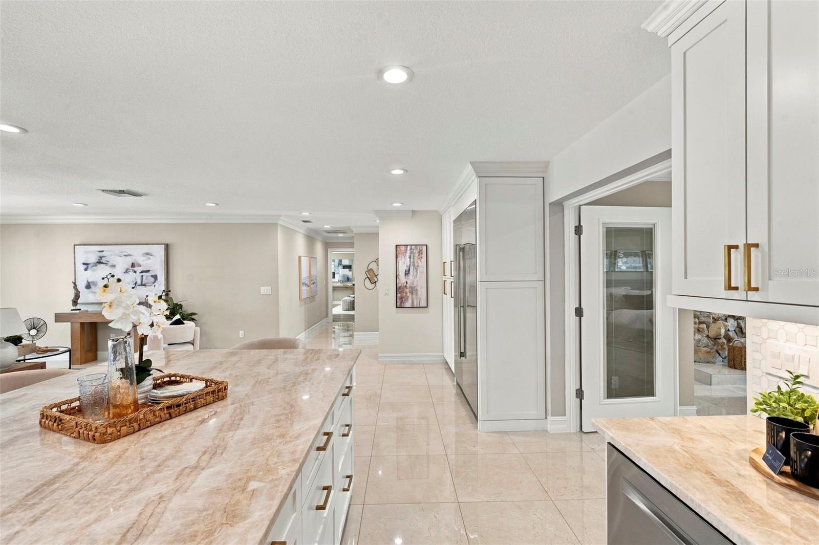 3905 FONTAINEBLEAU DR