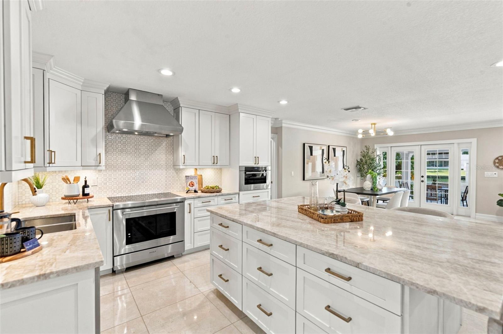 3905 FONTAINEBLEAU DR