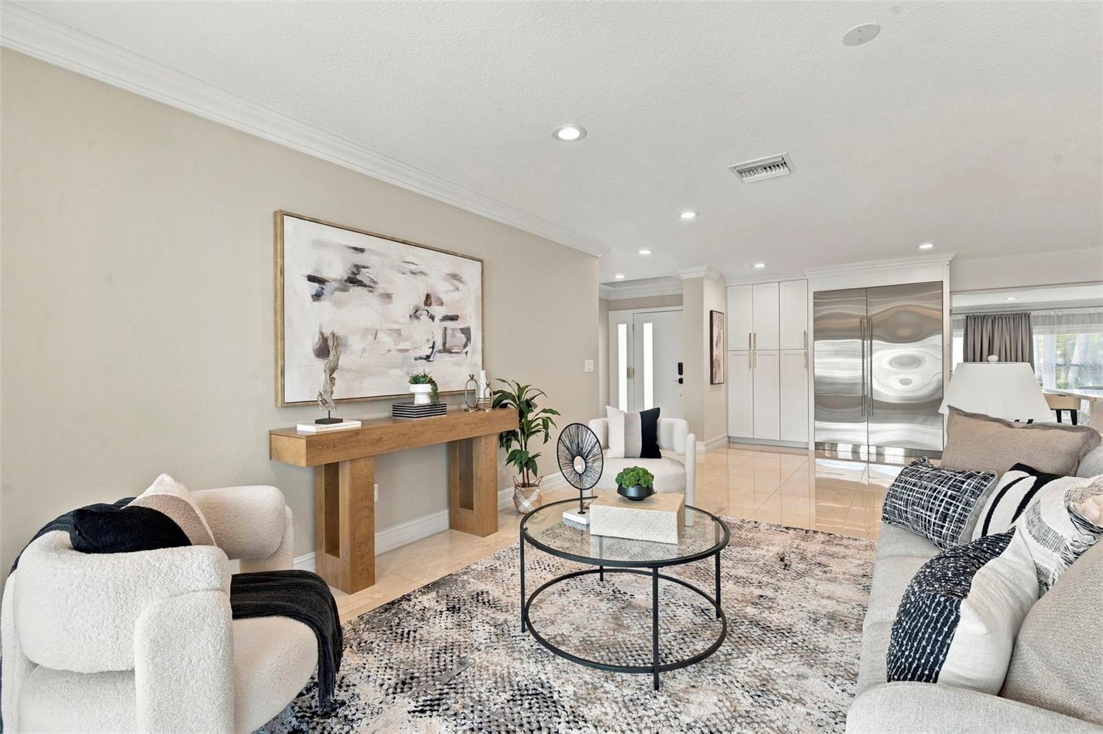 3905 FONTAINEBLEAU DR