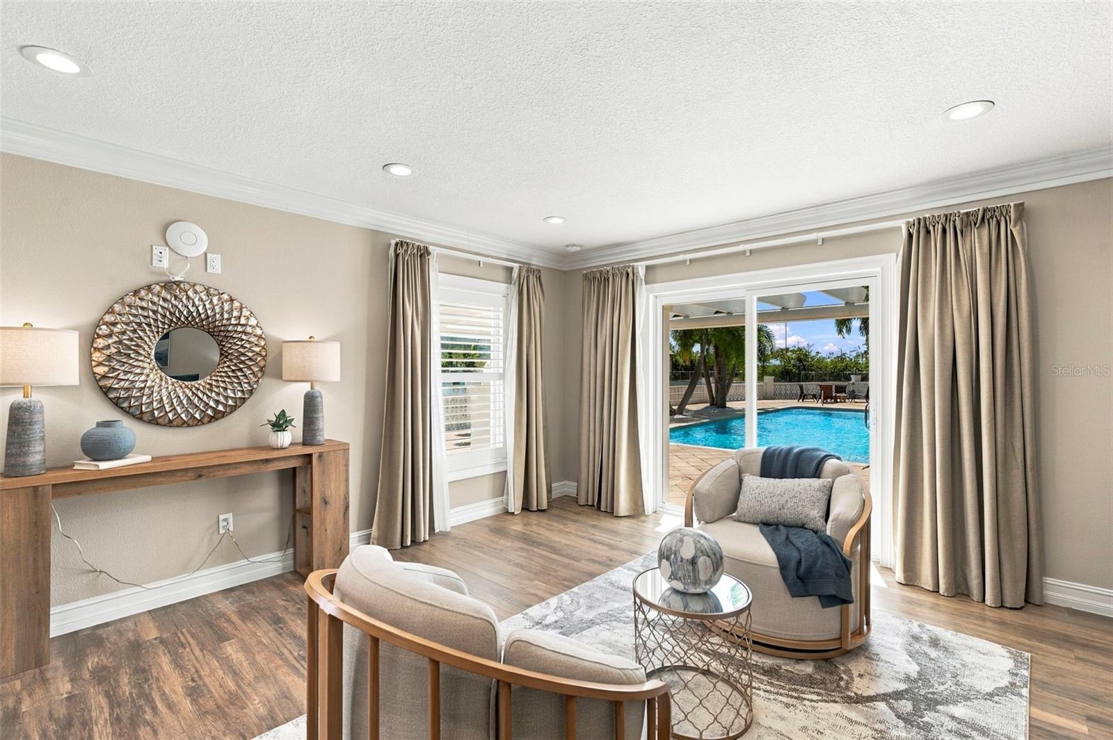 3905 FONTAINEBLEAU DR