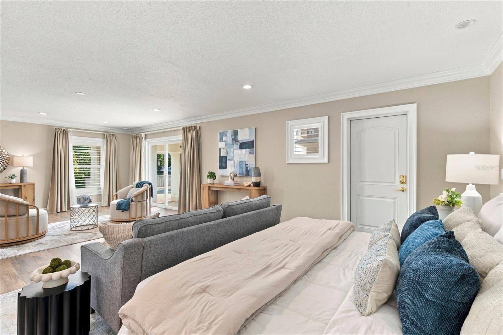 3905 FONTAINEBLEAU DR