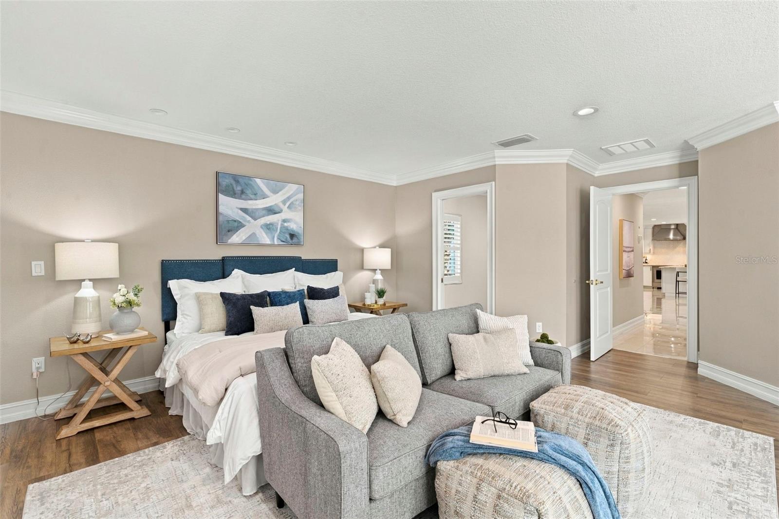 3905 FONTAINEBLEAU DR
