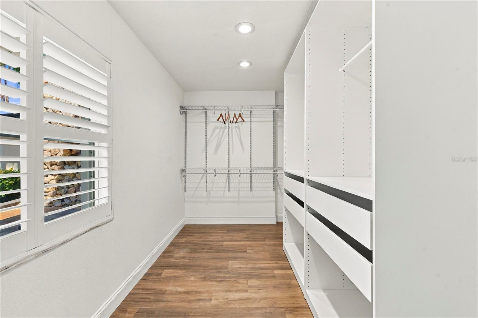 3905 FONTAINEBLEAU DR