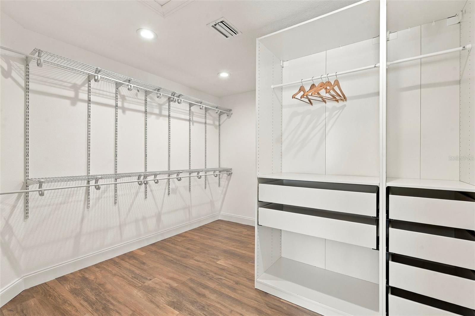 3905 FONTAINEBLEAU DR