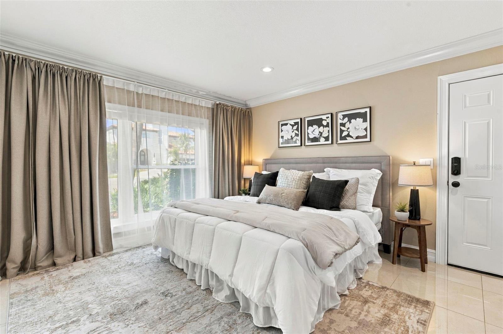 3905 FONTAINEBLEAU DR