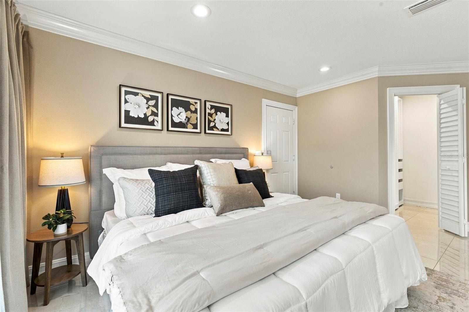 3905 FONTAINEBLEAU DR