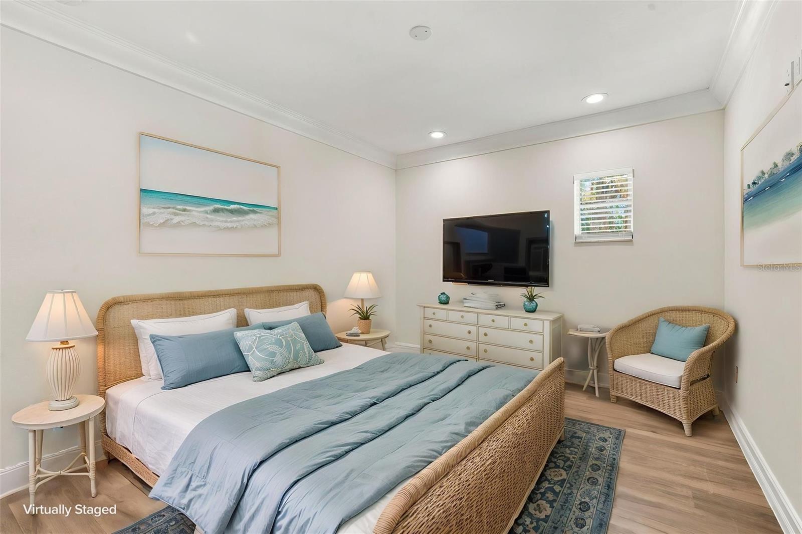 3905 FONTAINEBLEAU DR