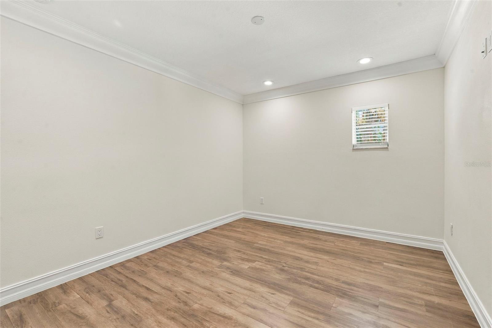 3905 FONTAINEBLEAU DR