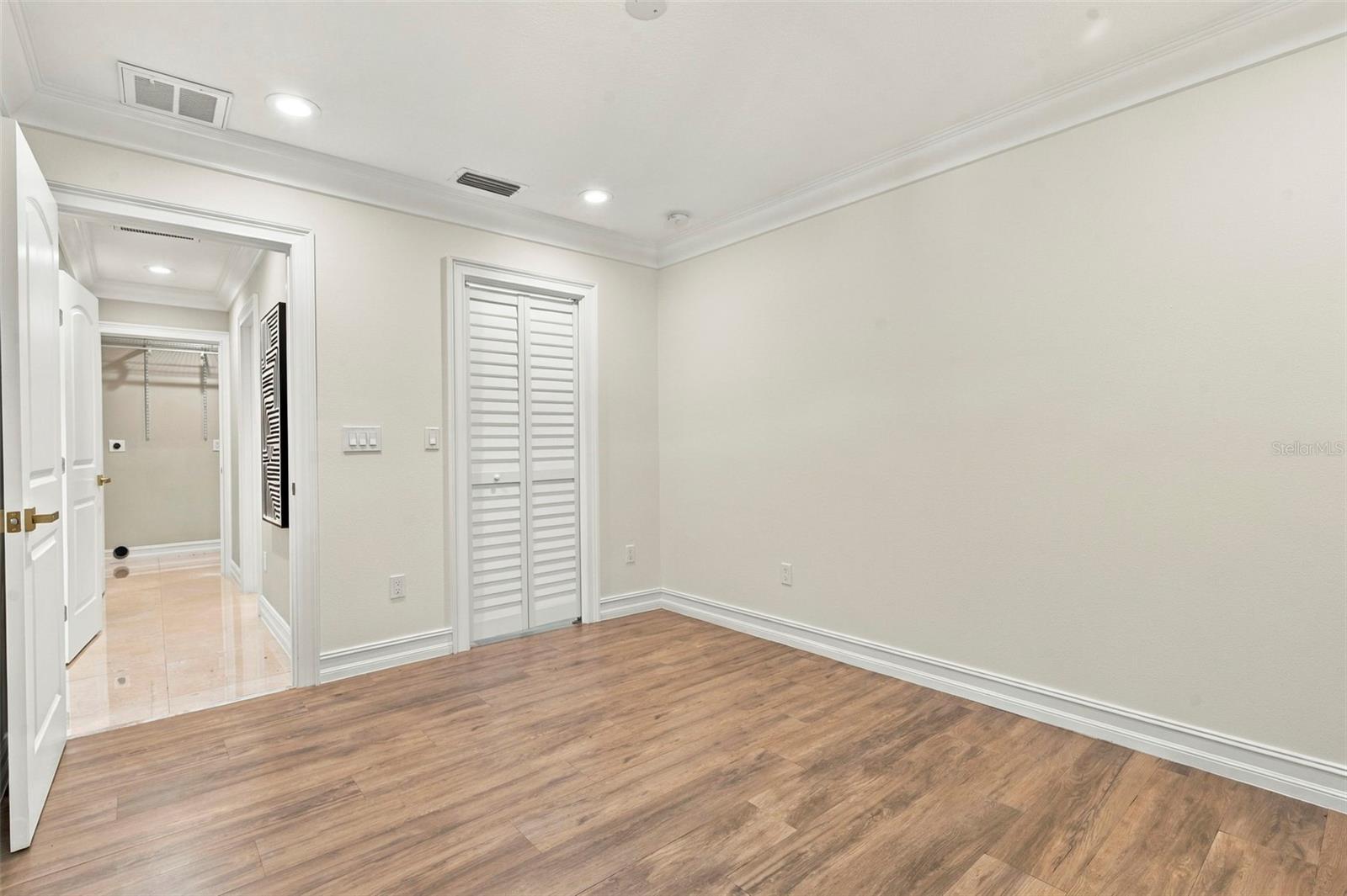 3905 FONTAINEBLEAU DR