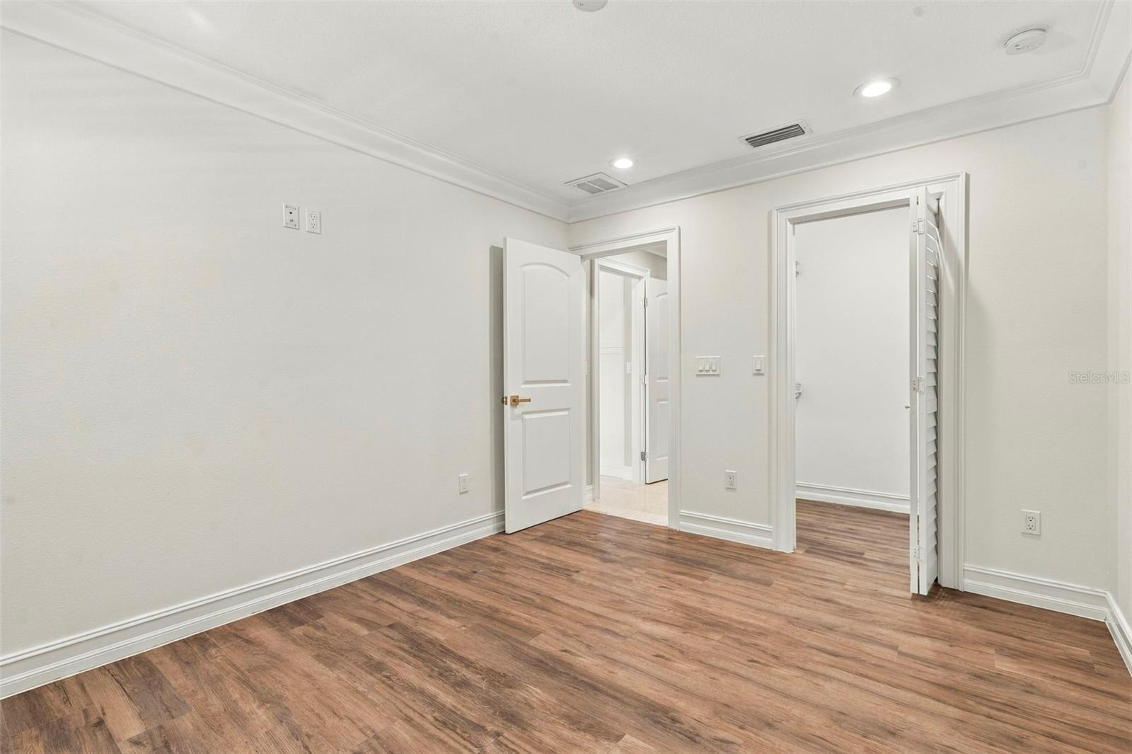3905 FONTAINEBLEAU DR