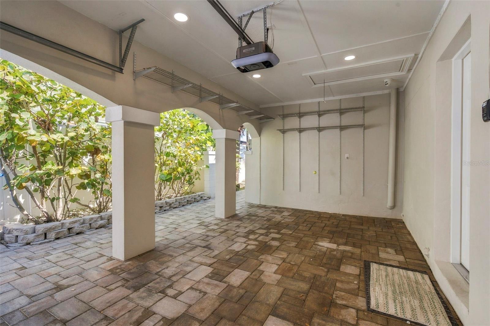 3905 FONTAINEBLEAU DR