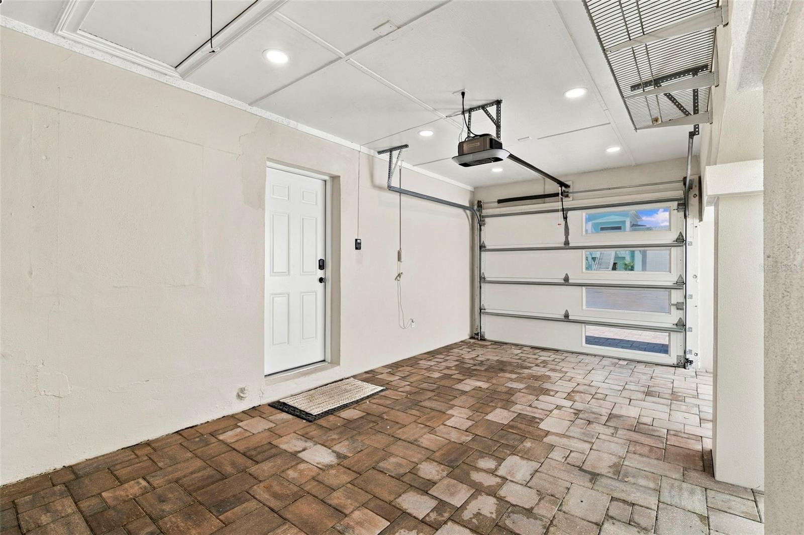 3905 FONTAINEBLEAU DR