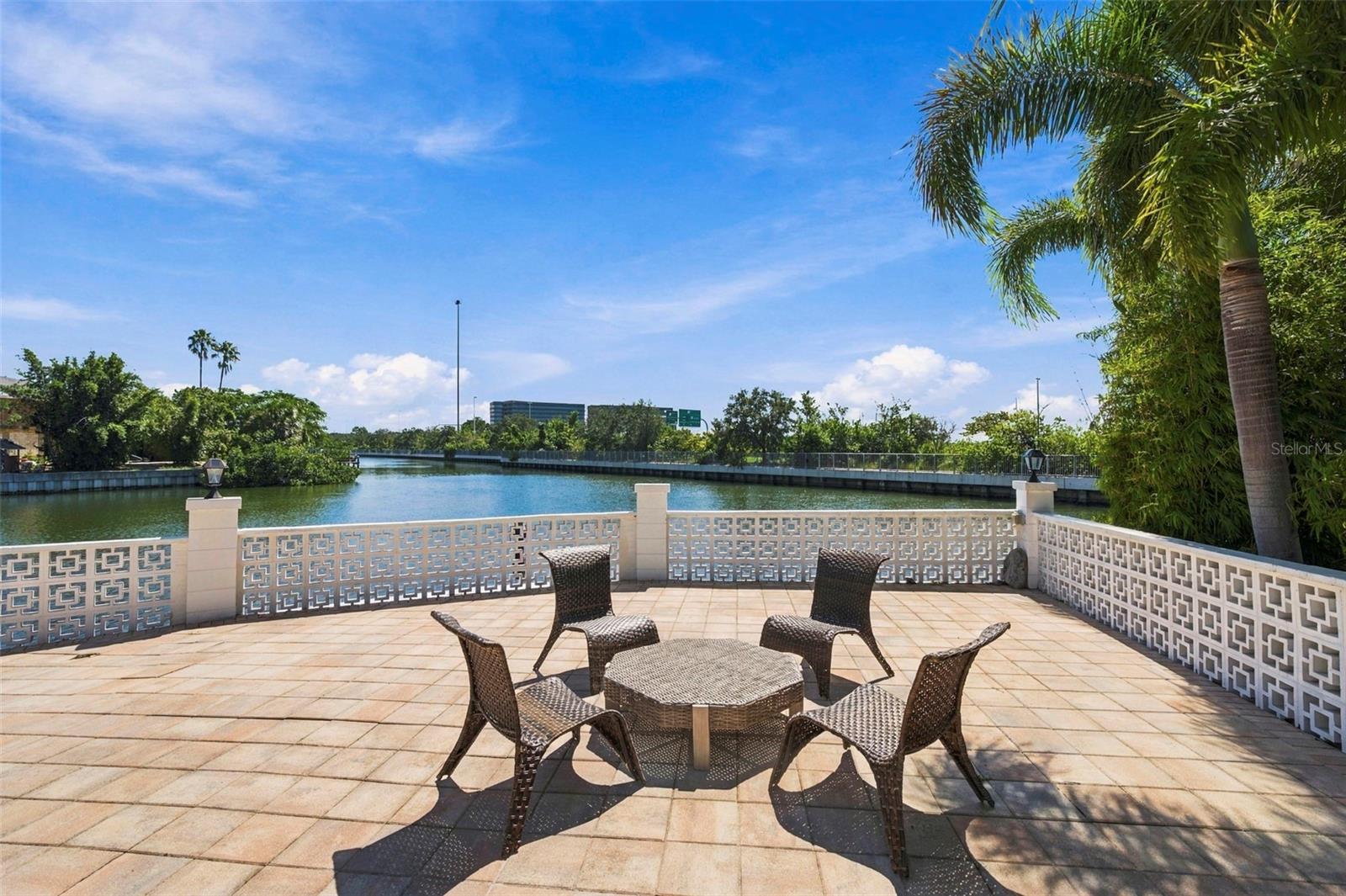 3905 FONTAINEBLEAU DR