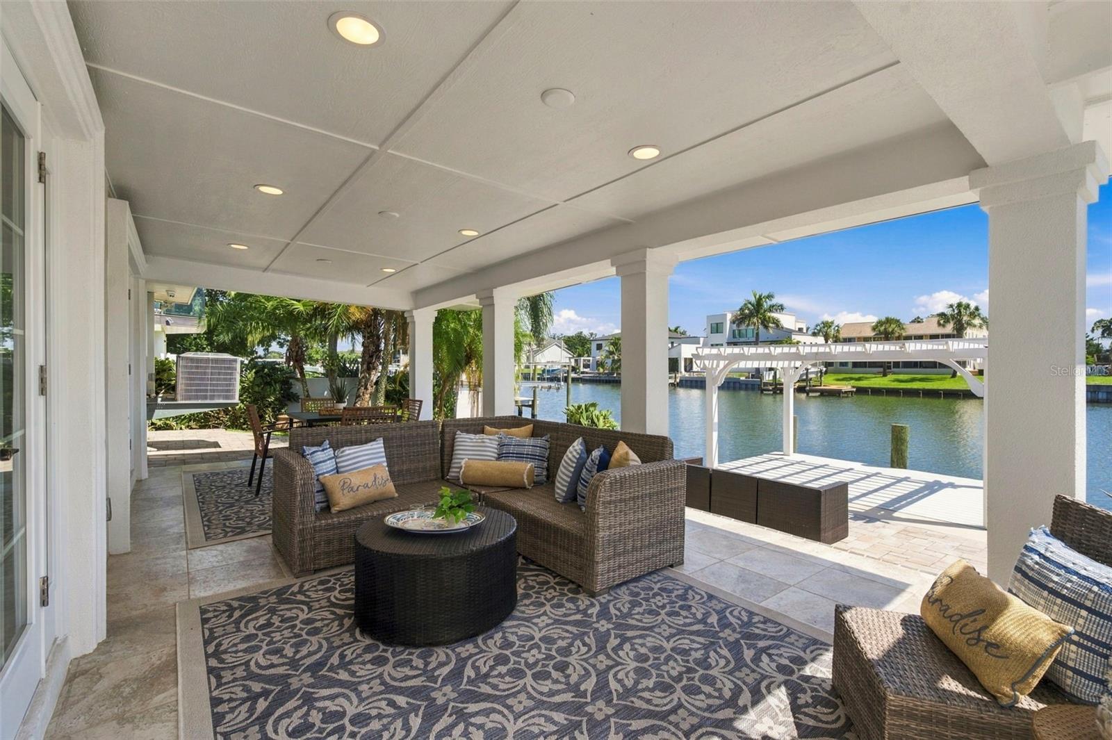 3905 FONTAINEBLEAU DR