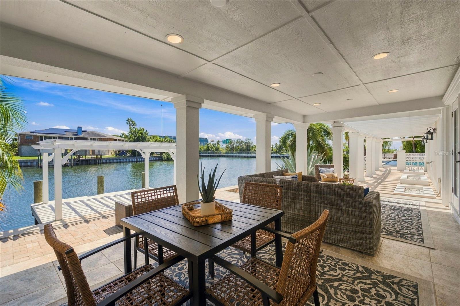 3905 FONTAINEBLEAU DR