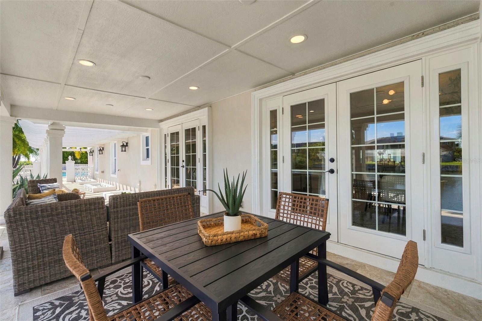3905 FONTAINEBLEAU DR