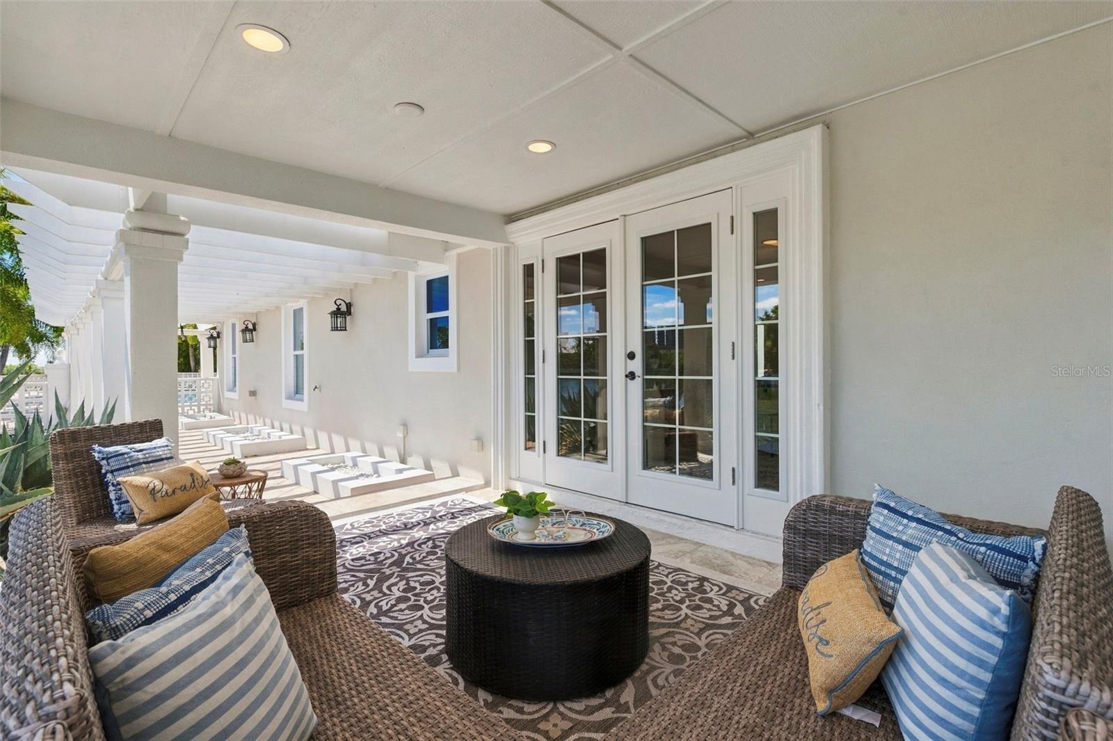 3905 FONTAINEBLEAU DR