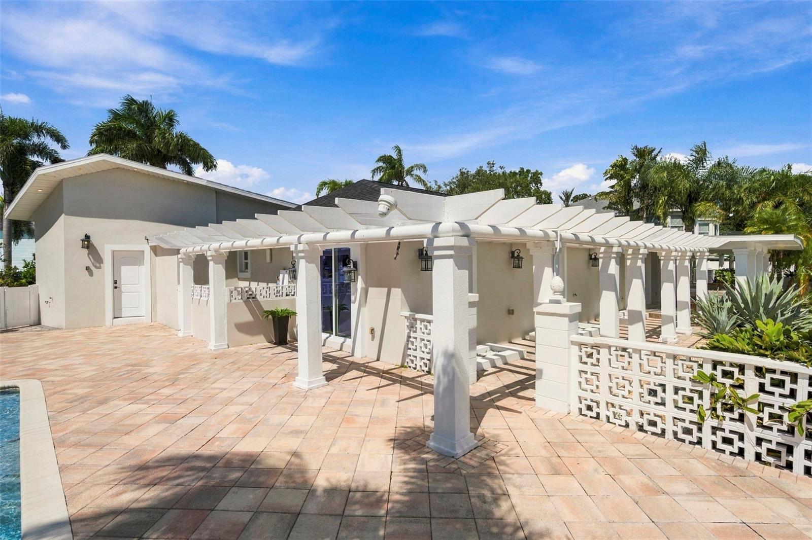 3905 FONTAINEBLEAU DR