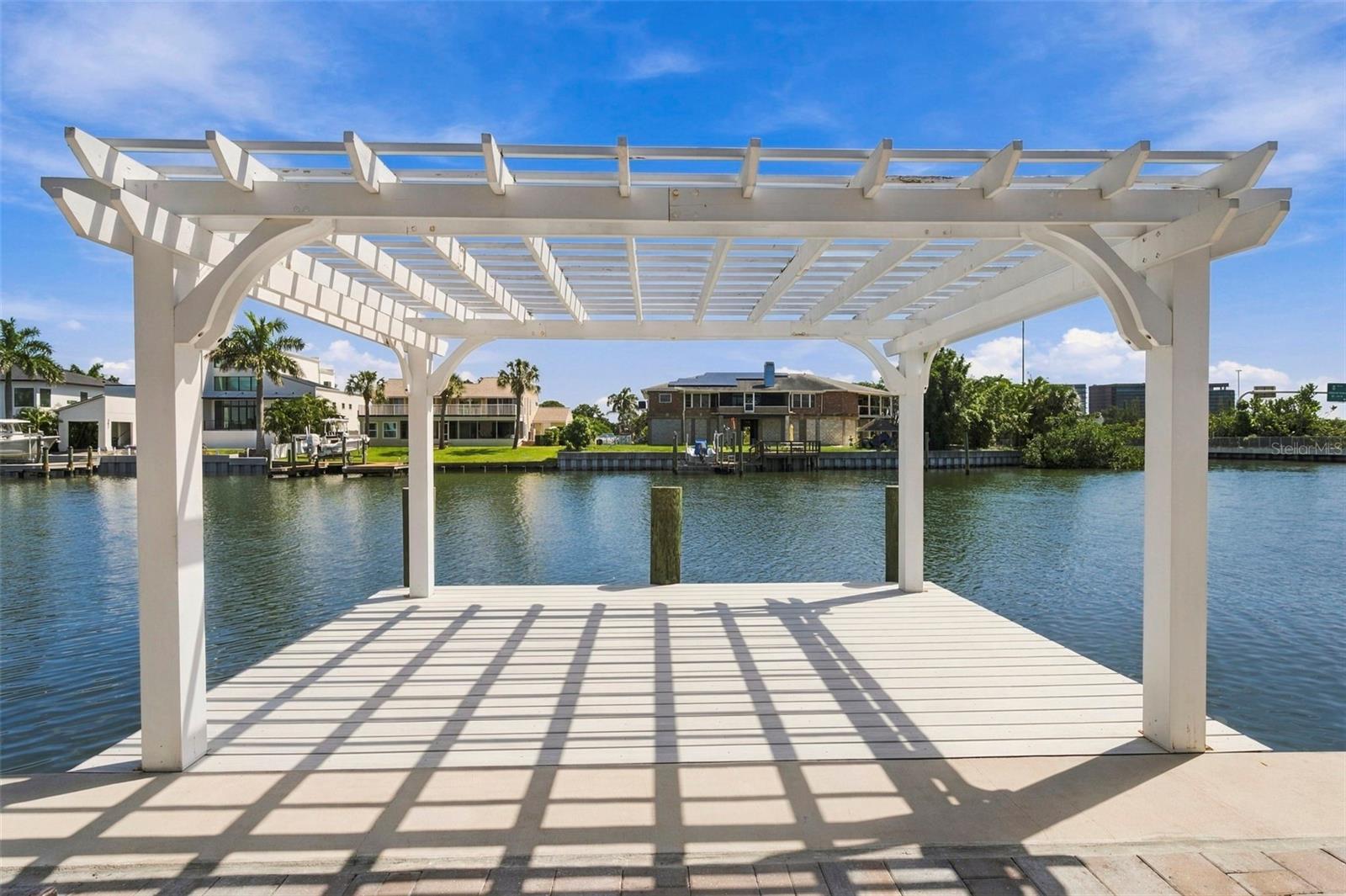 3905 FONTAINEBLEAU DR