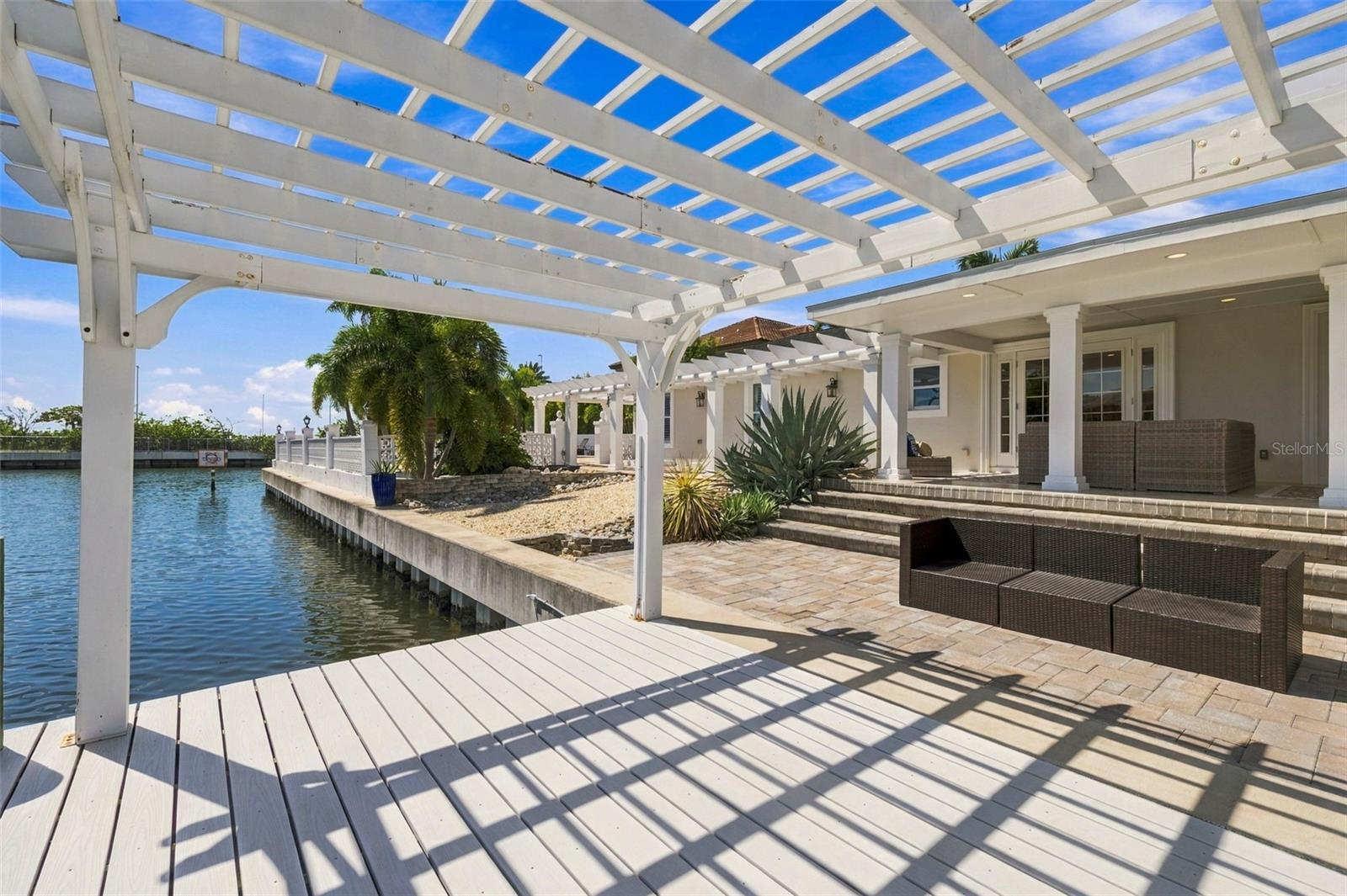 3905 FONTAINEBLEAU DR
