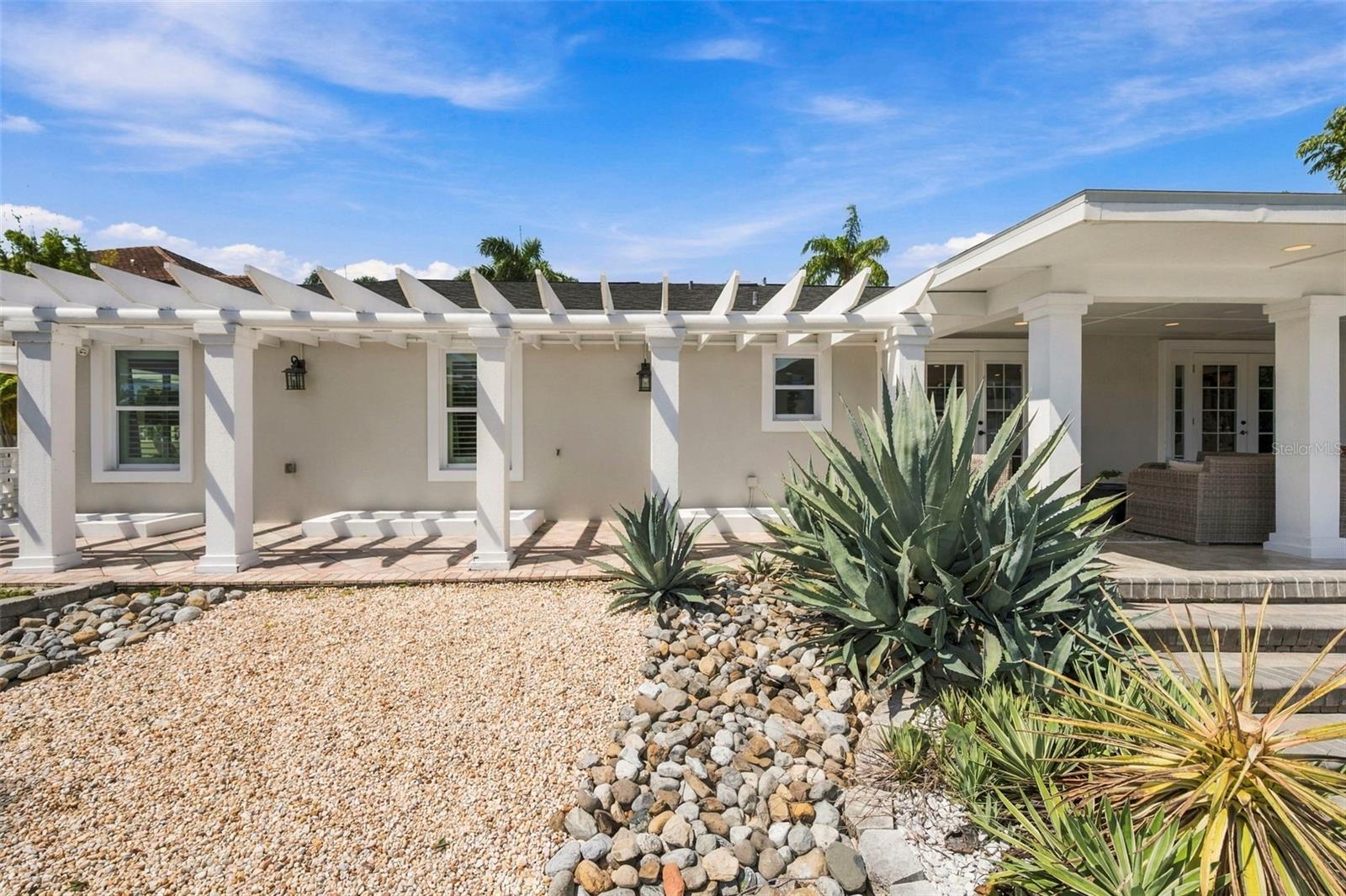 3905 FONTAINEBLEAU DR
