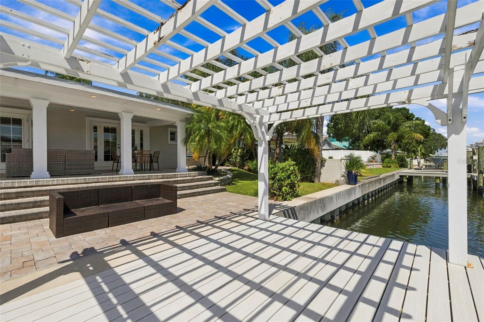 3905 FONTAINEBLEAU DR