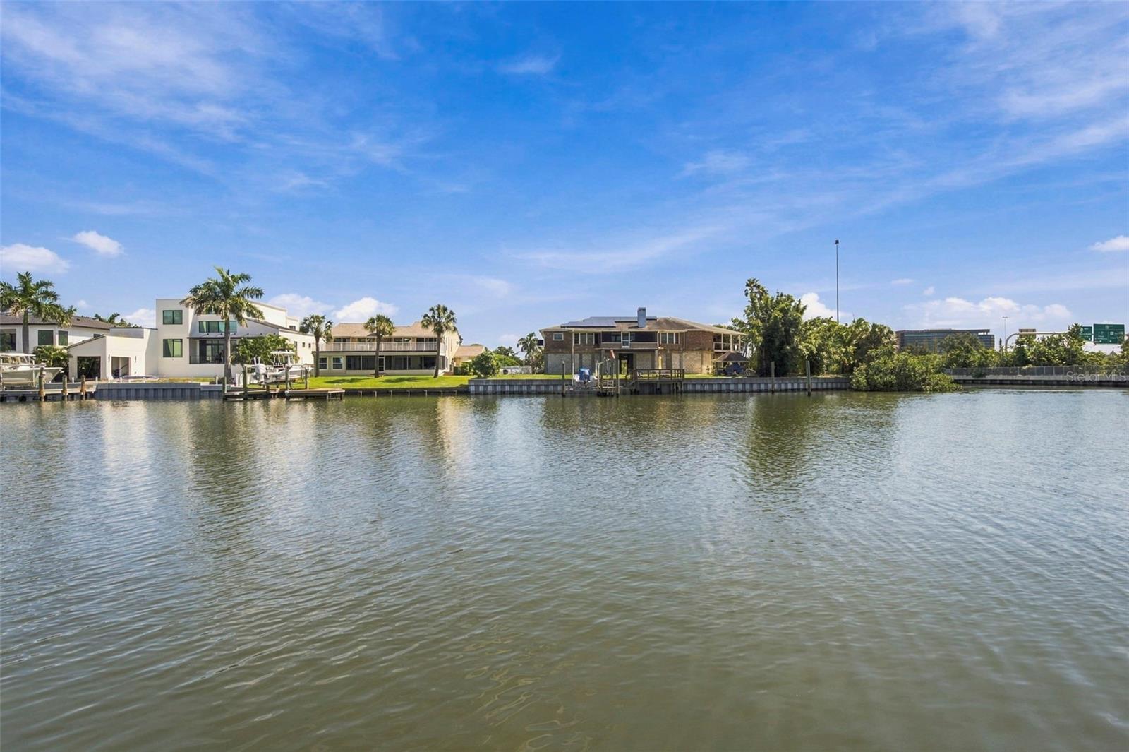 3905 FONTAINEBLEAU DR