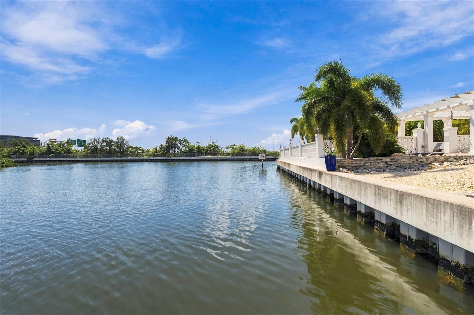 3905 FONTAINEBLEAU DR