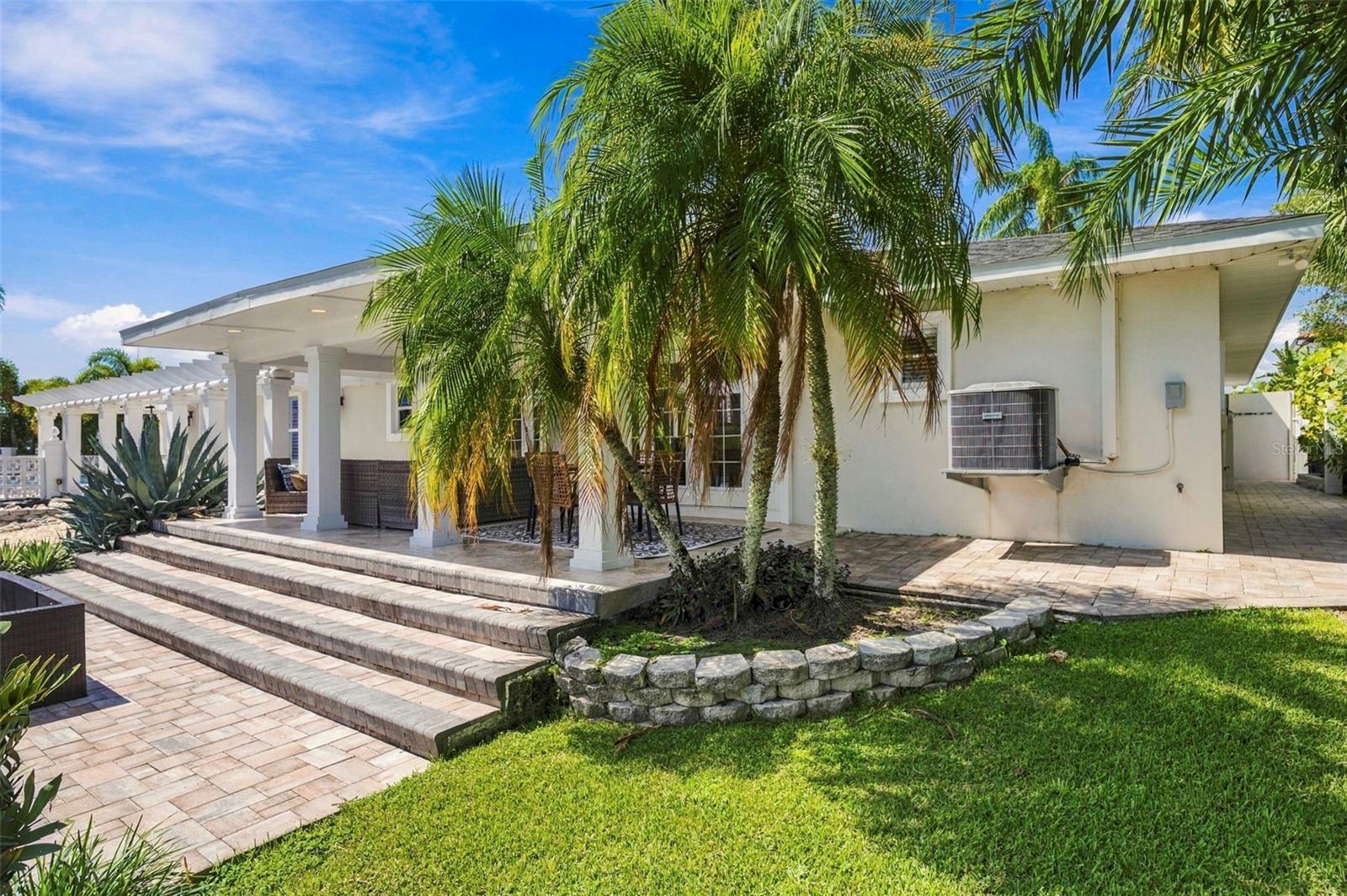 3905 FONTAINEBLEAU DR
