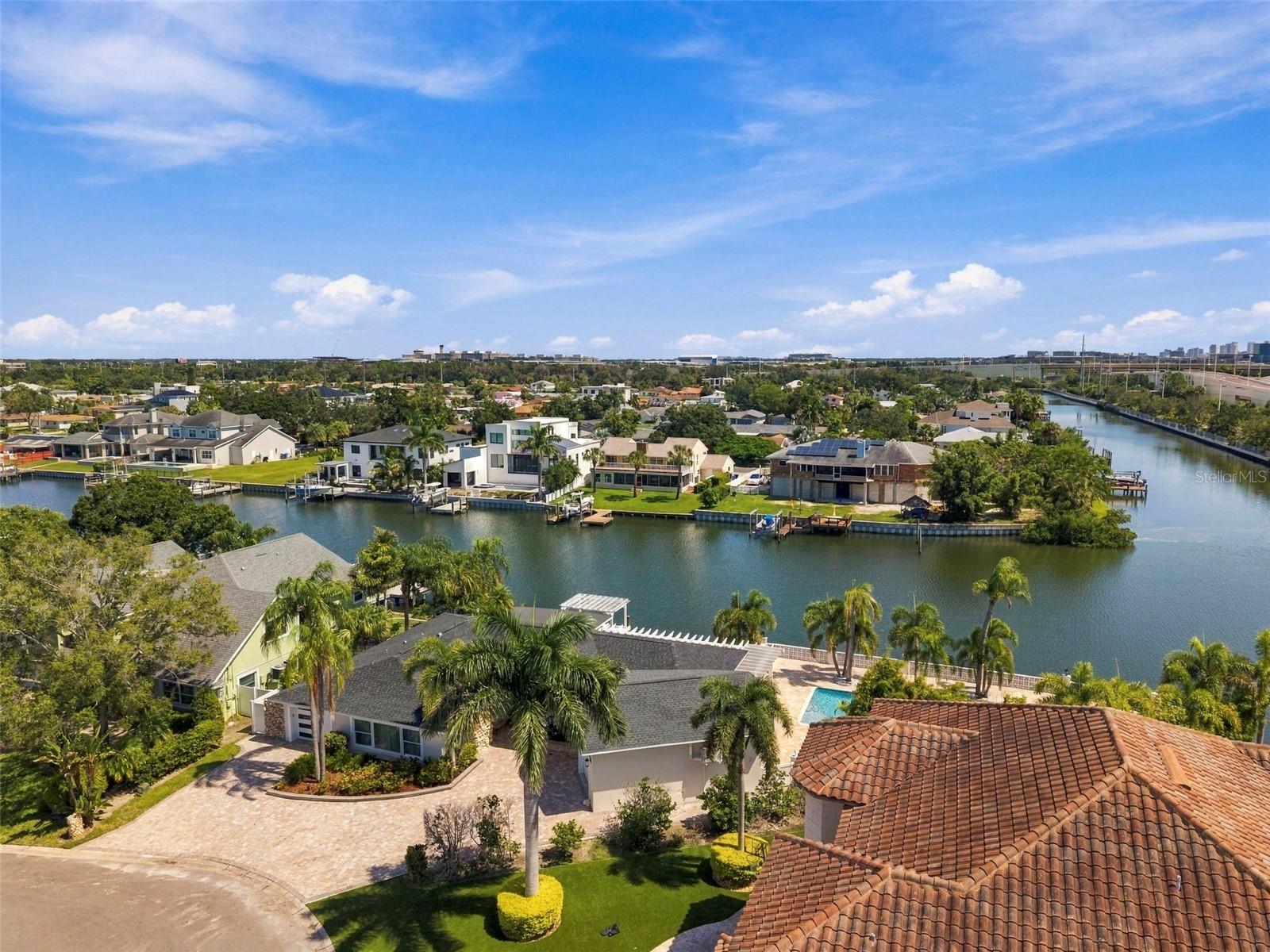 3905 FONTAINEBLEAU DR