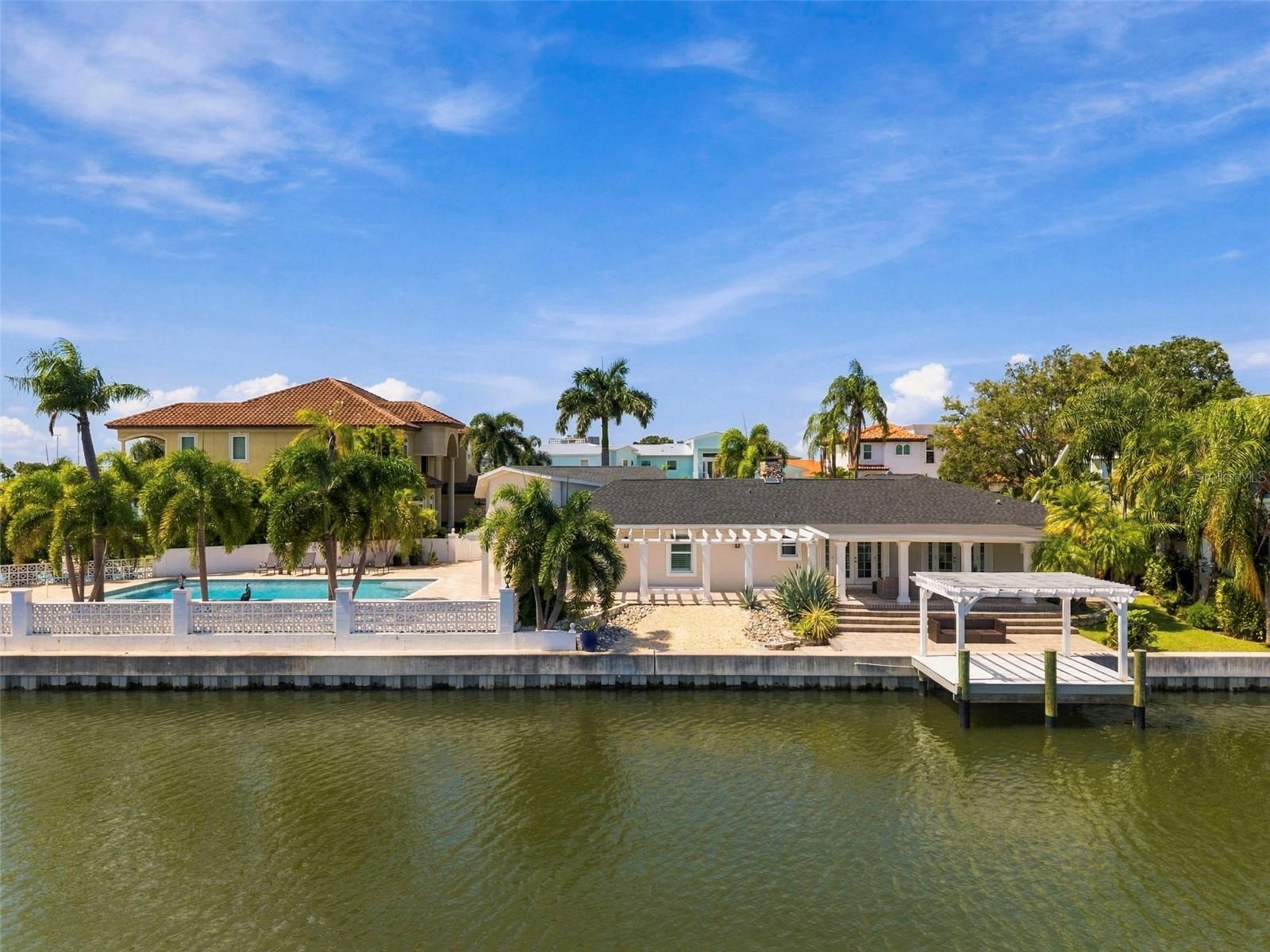 3905 FONTAINEBLEAU DR