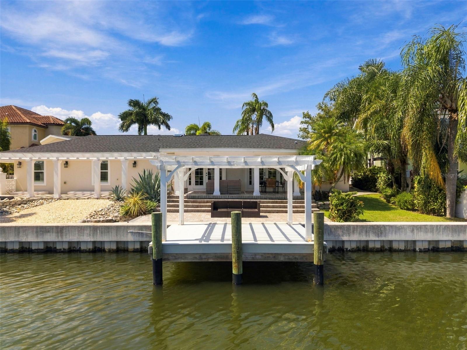 3905 FONTAINEBLEAU DR