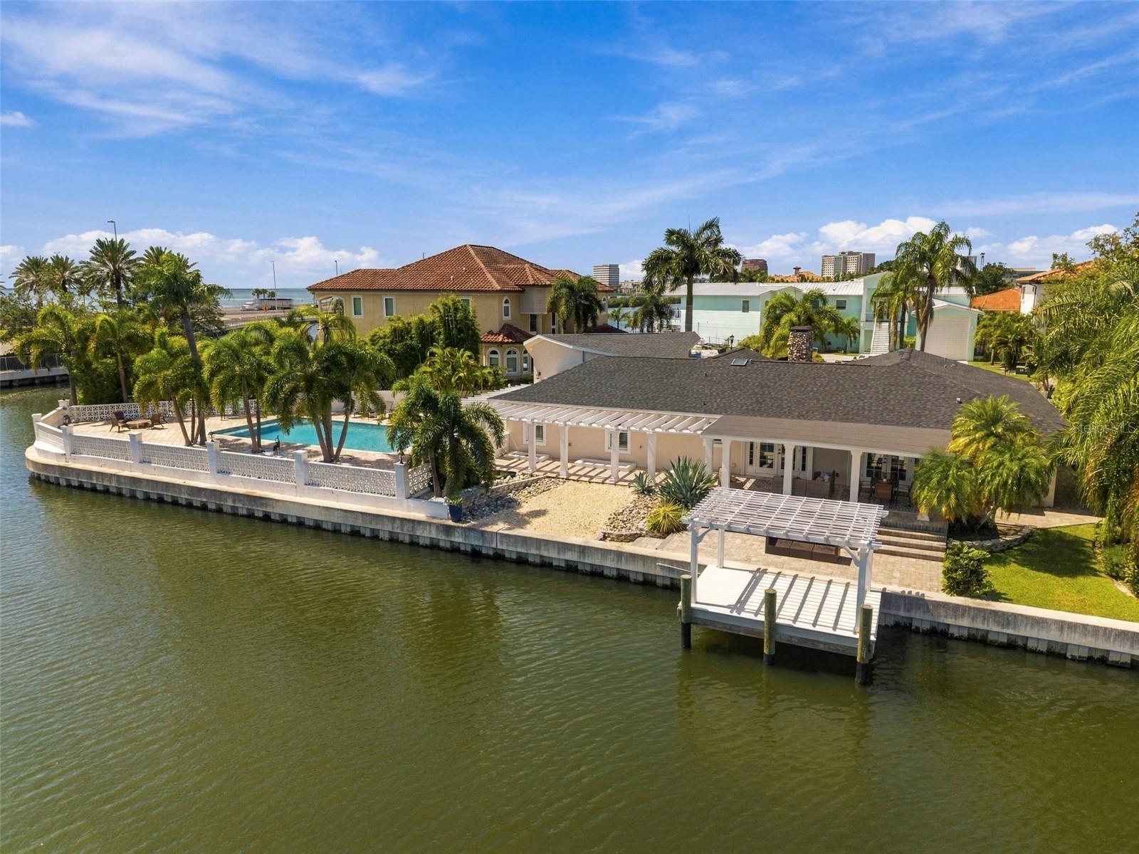 3905 FONTAINEBLEAU DR