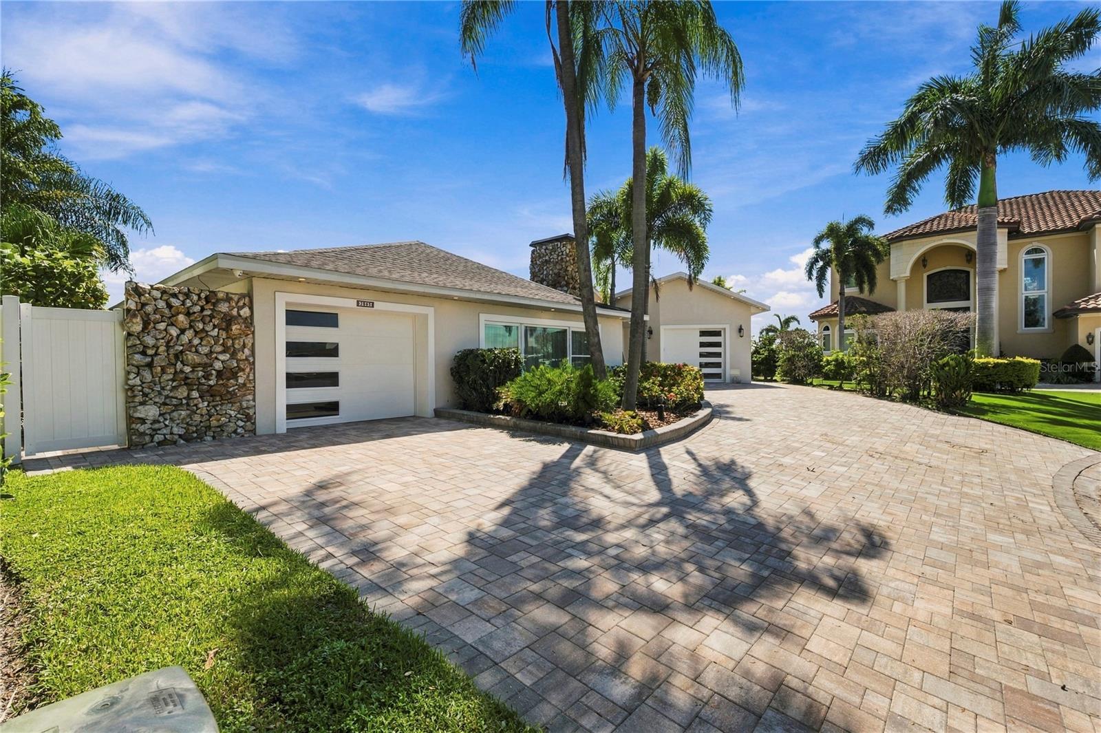 3905 FONTAINEBLEAU DR
