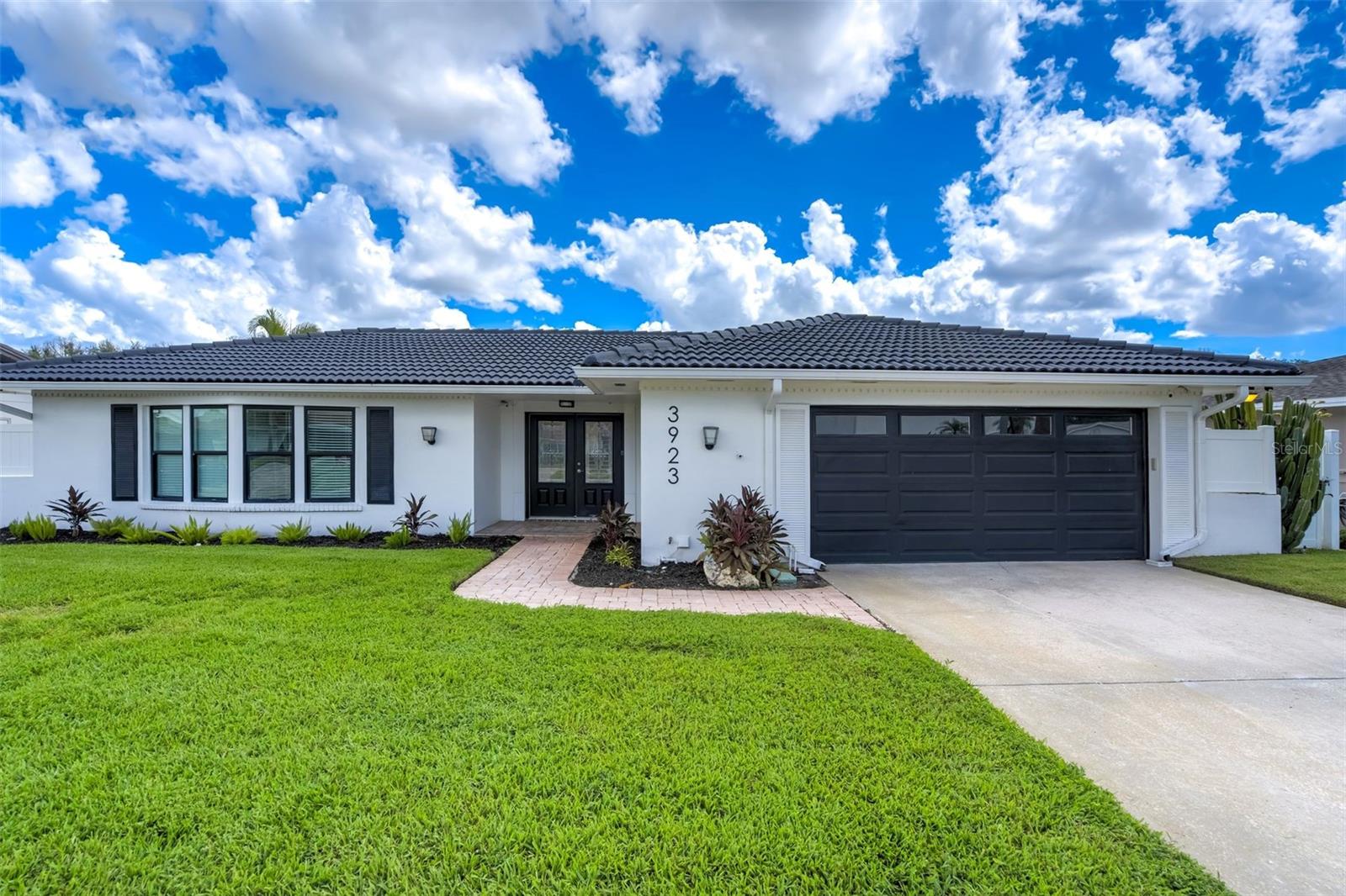 3923 DORAL DR