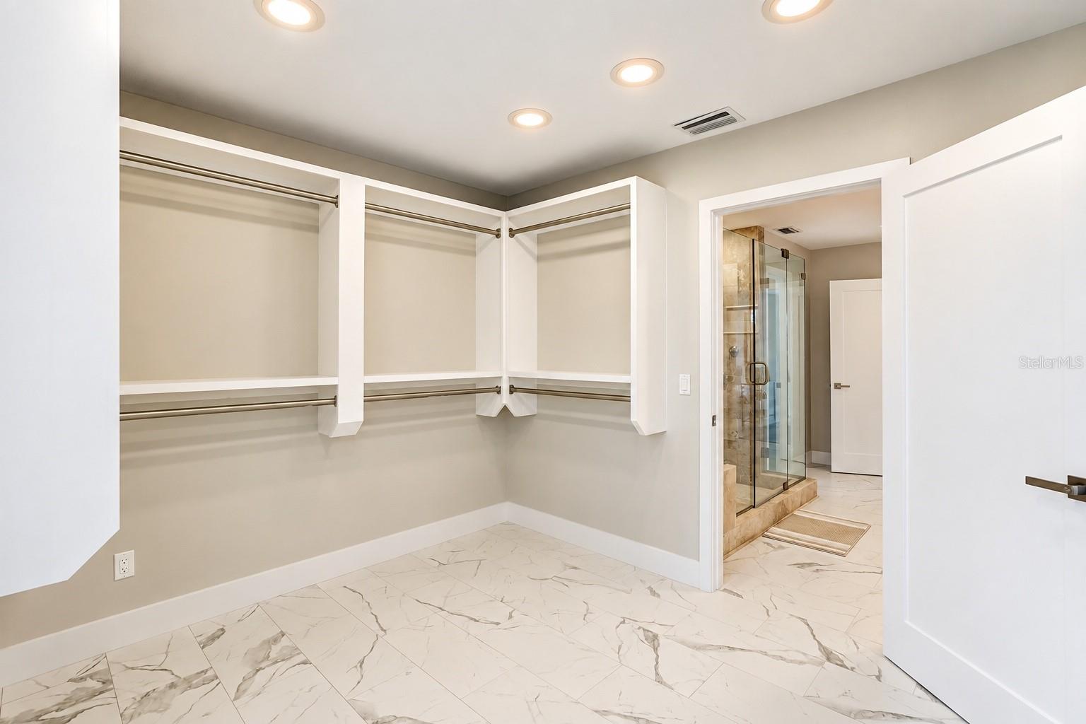 3923 DORAL DR