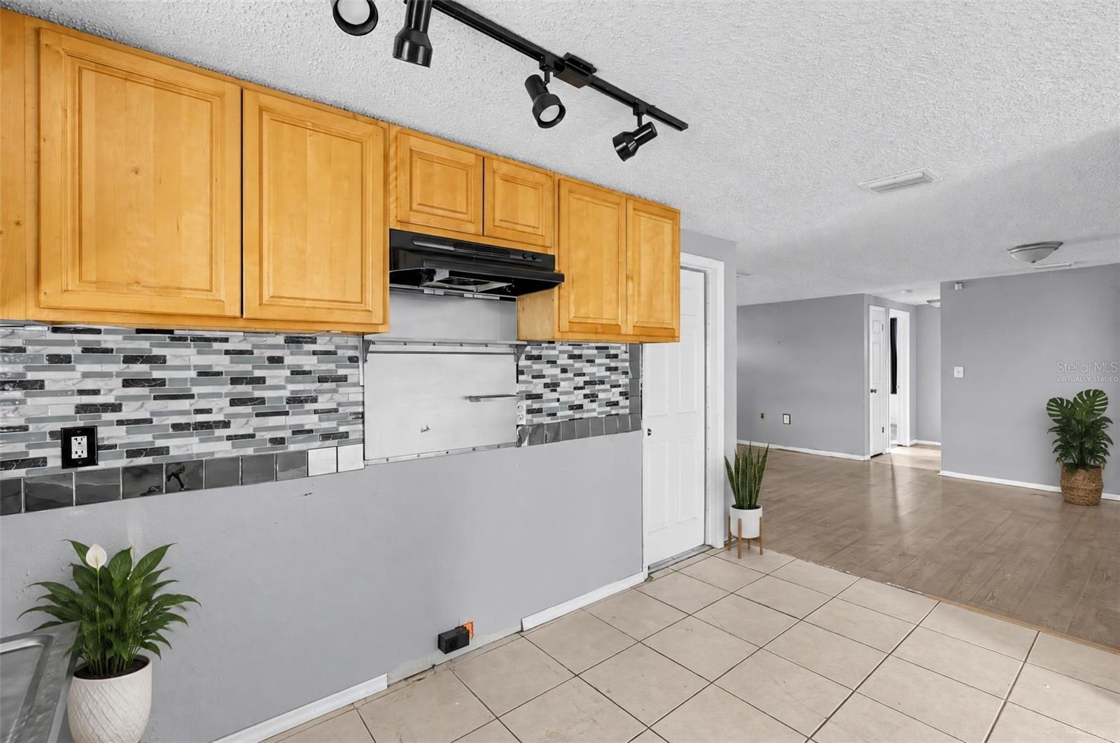 1300 MAYBURY DR