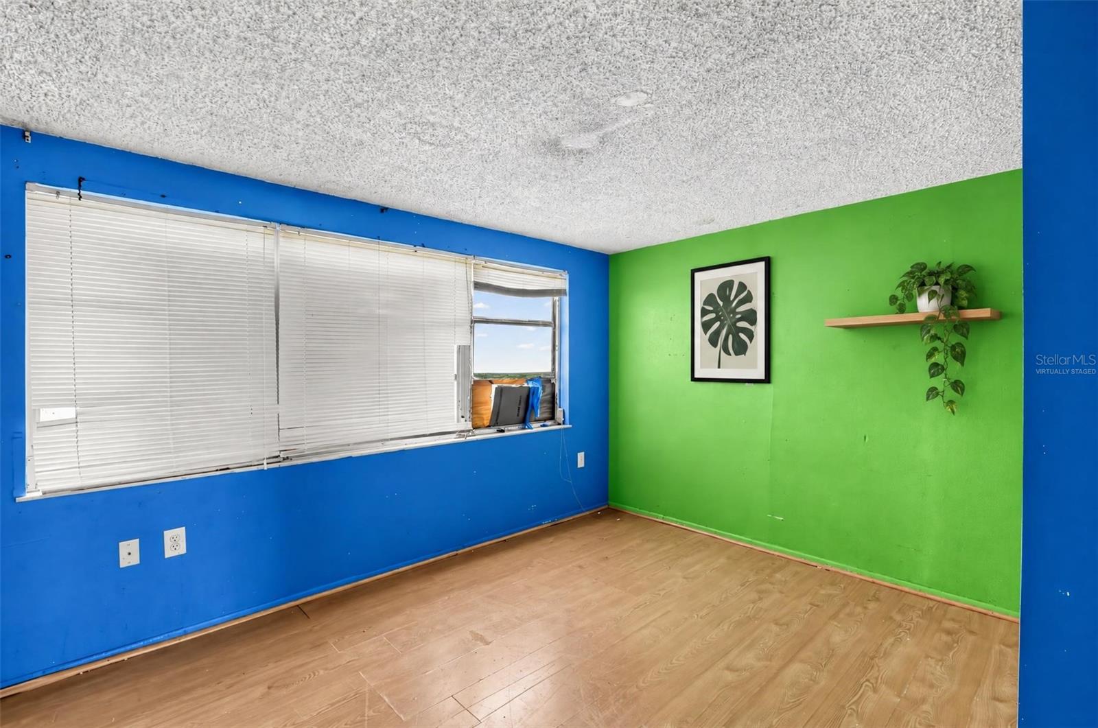 1300 MAYBURY DR