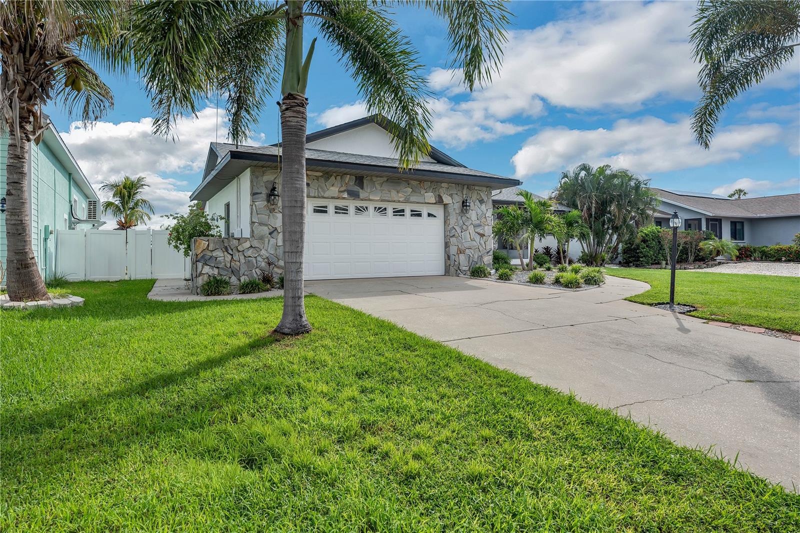 743 KINGSTON CT