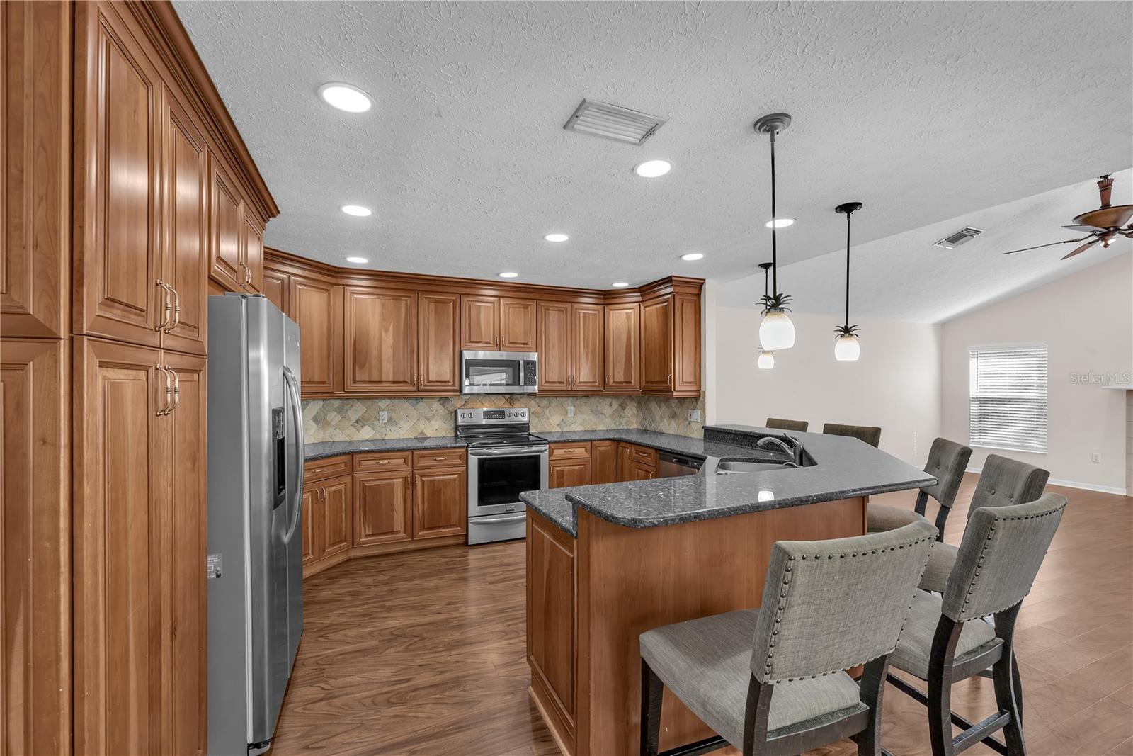 4008 EAGLES NEST DR
