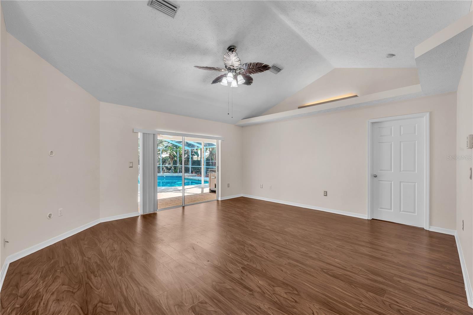 4008 EAGLES NEST DR