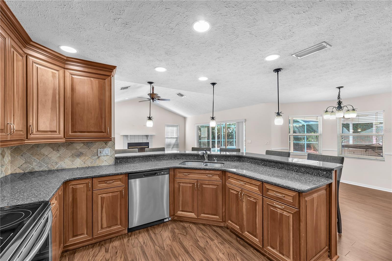 4008 EAGLES NEST DR