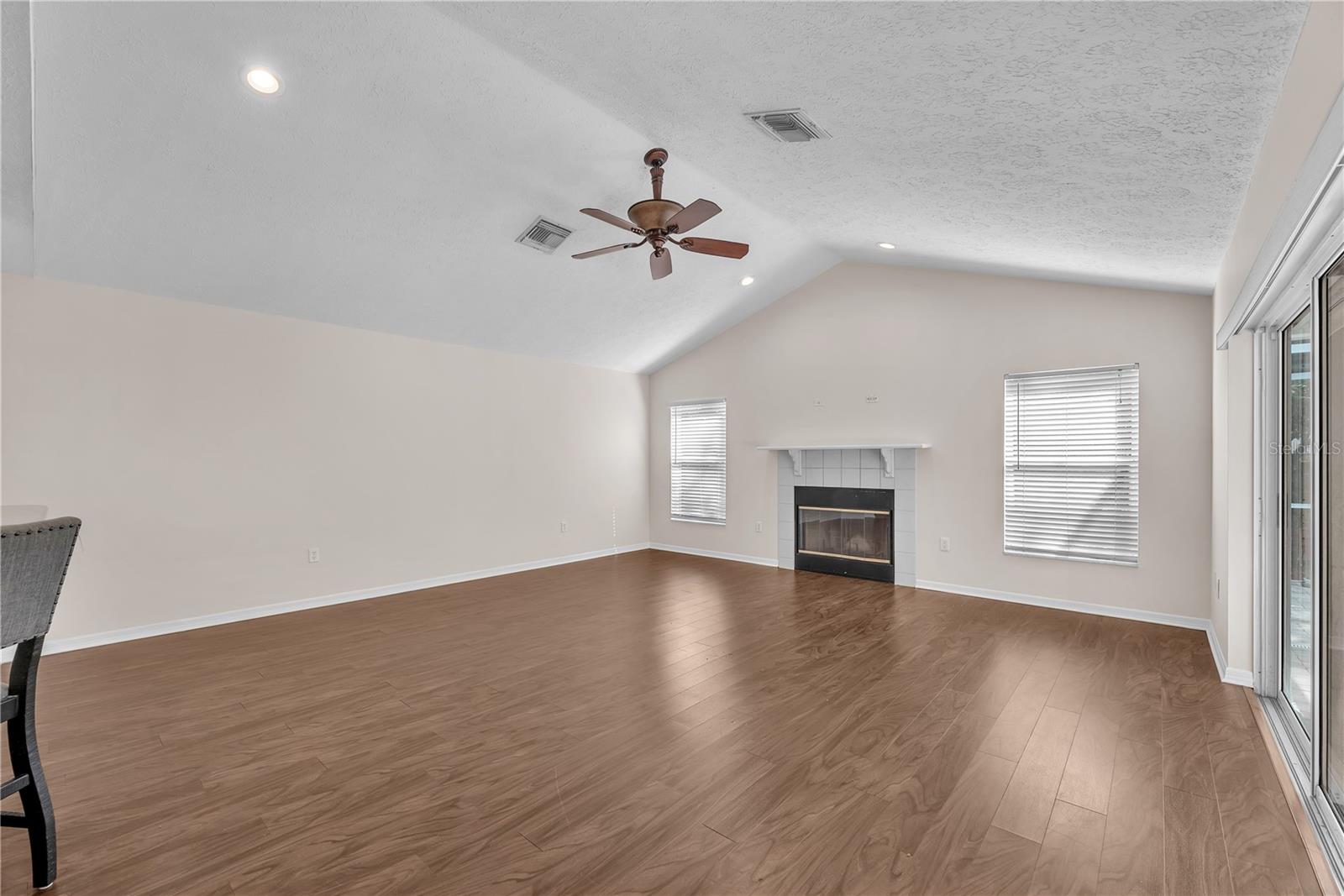 4008 EAGLES NEST DR