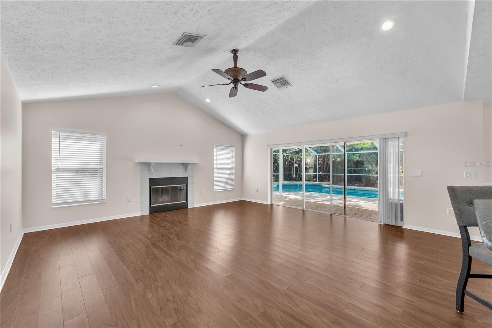 4008 EAGLES NEST DR