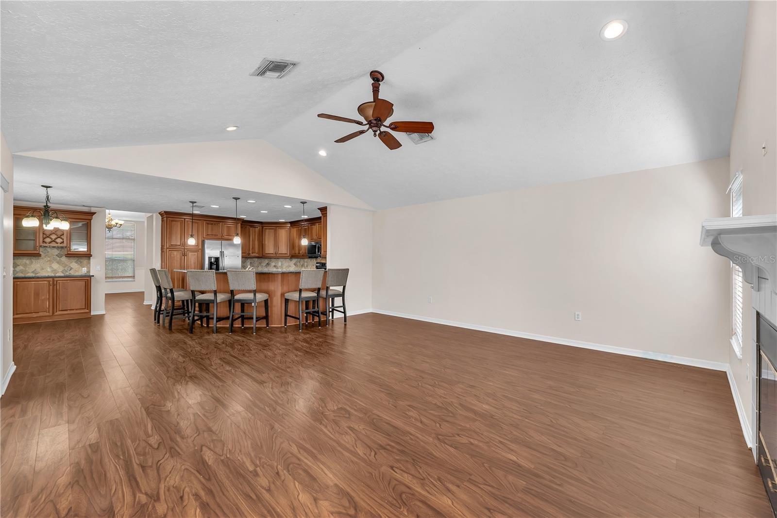 4008 EAGLES NEST DR