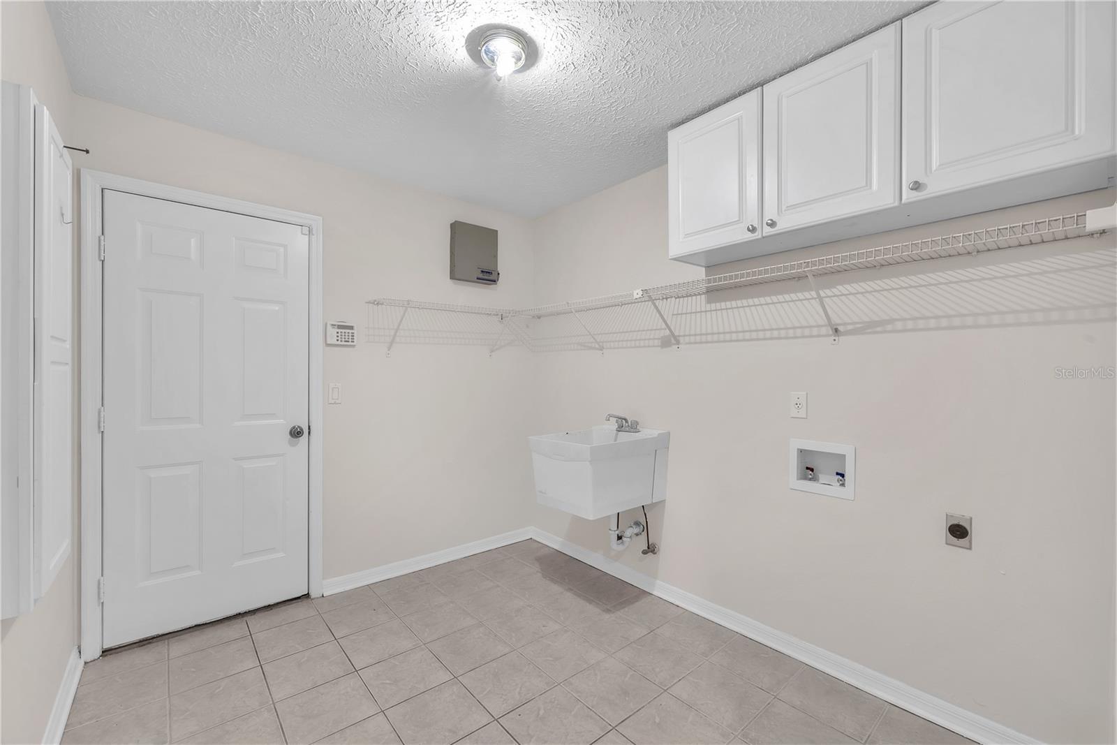 4008 EAGLES NEST DR