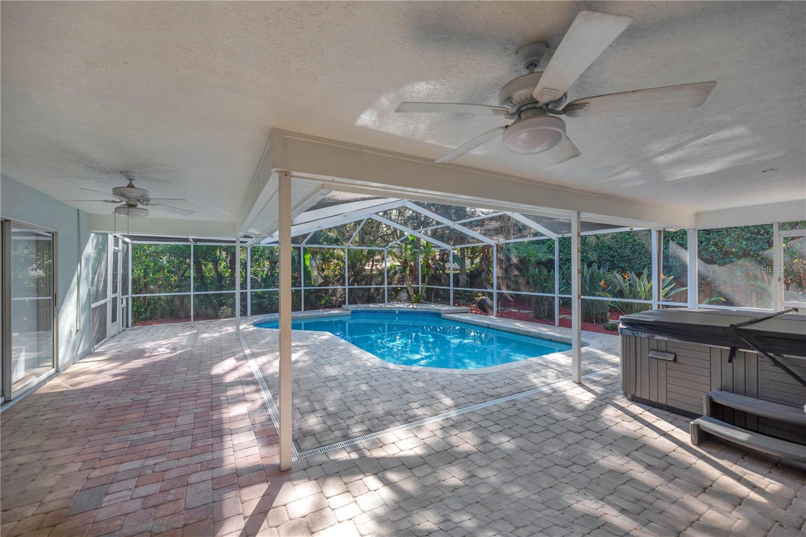 4008 EAGLES NEST DR