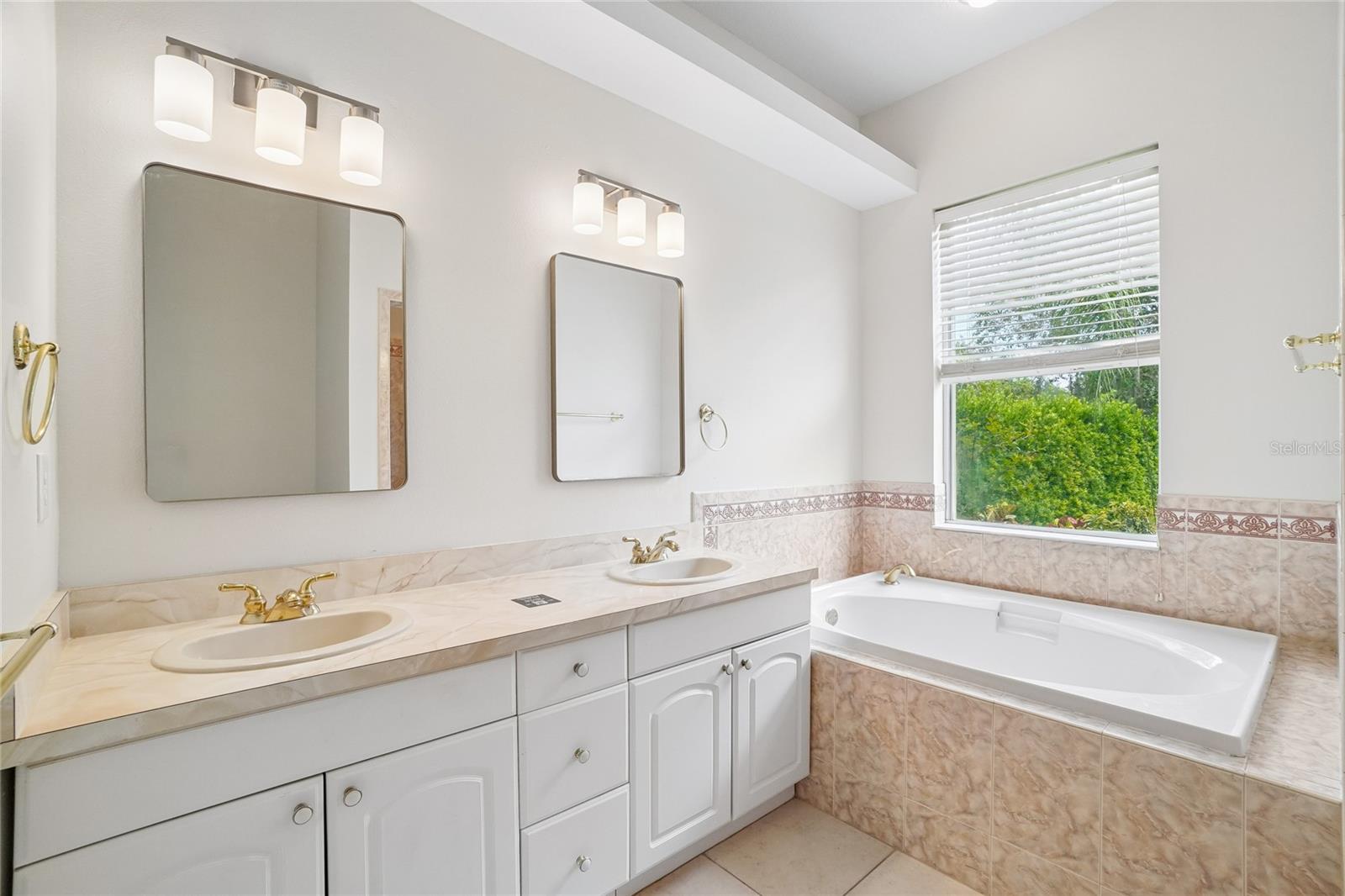 17718 CRYSTAL COVE PL
