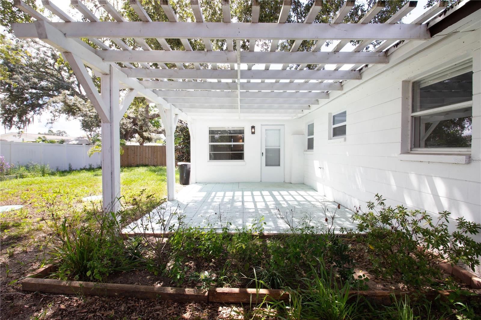 1408 JENNINGS DR
